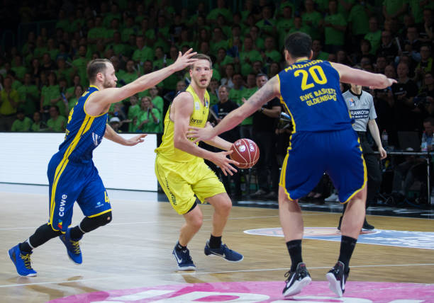 首回合的每 首回合的每