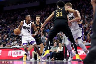 赵飞在举重 赵飞在举重